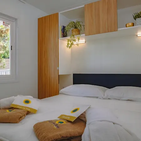 Club Del Sole Pini Boutique مكان تخييم 4*