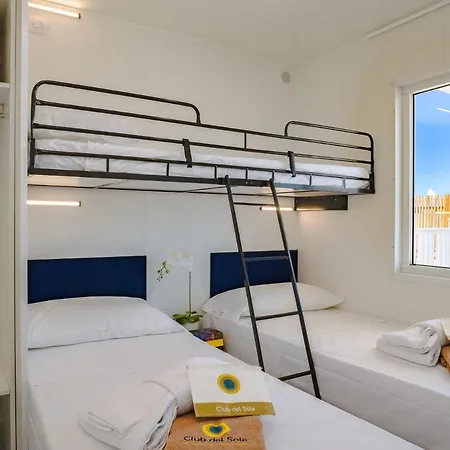مكان تخييم Club Del Sole Pini Boutique بونتا مارينا
