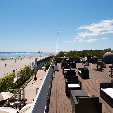 营地 Club Del Sole Pini Boutique 4*