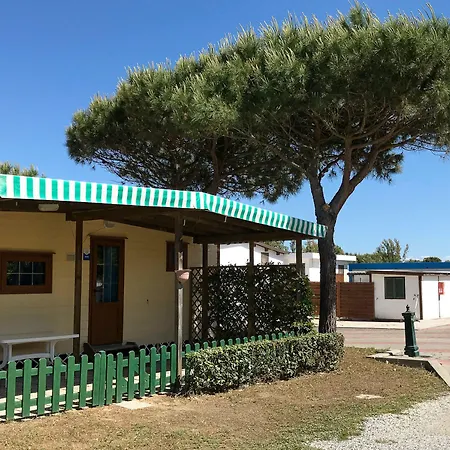 مكان تخييم Club Del Sole Pini Boutique 4*