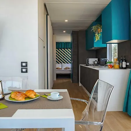 Club Del Sole Pini Boutique 4* بونتا مارينا