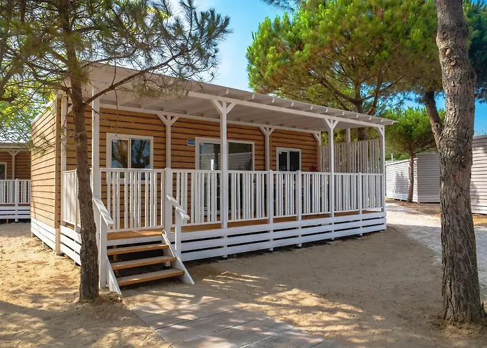 Club Del Sole Pini Boutique Кемпинг