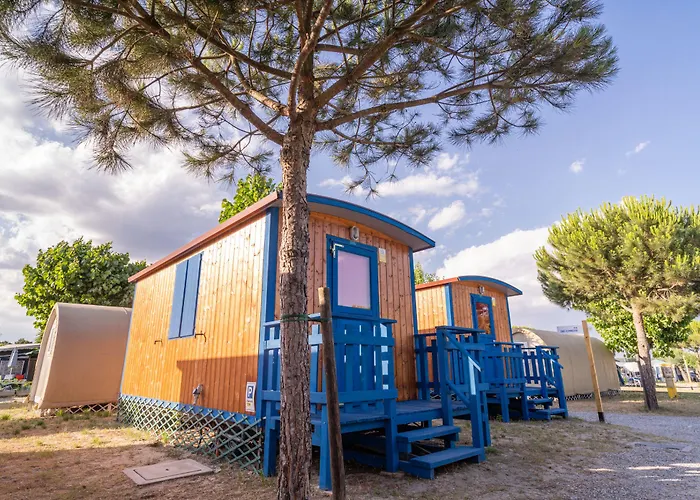 Club Del Sole Pini Boutique Кемпинг