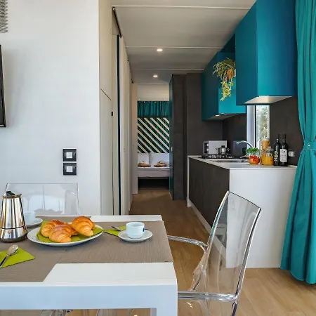 Club Del Sole Pini Boutique אתר קמפינג פונטה מרינה