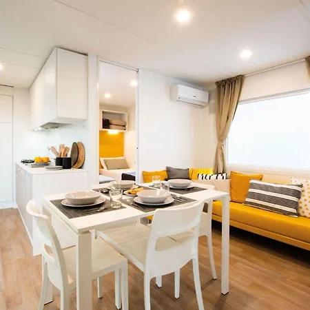 Club Del Sole Pini Boutique פונטה מרינה