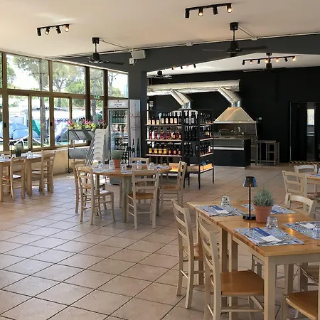 Club Del Sole Pini Boutique אתר קמפינג 4*