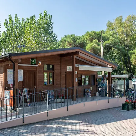 Club Del Sole Pini Boutique Campeggio
