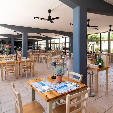 Club Del Sole Pini Boutique אתר קמפינג פונטה מרינה